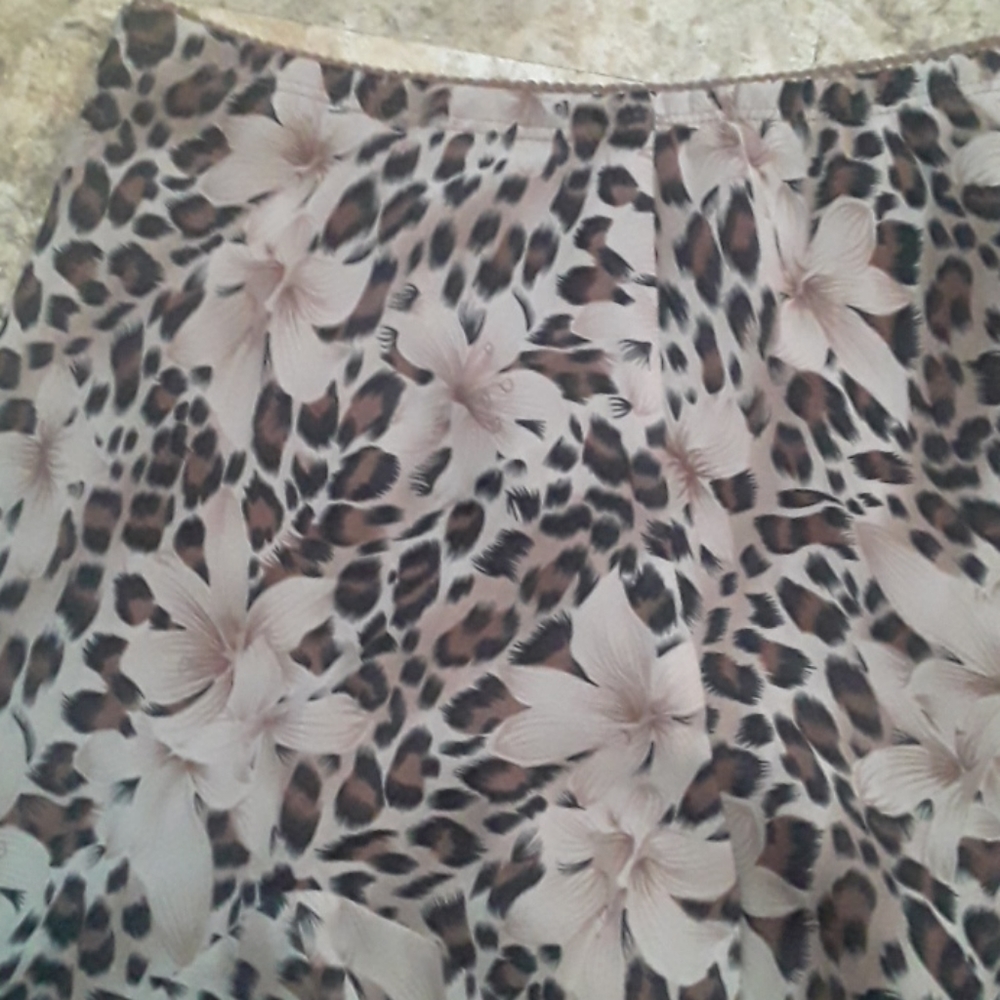 ❤Flowy Leopard Skirt❤ - Picture 4 of 10